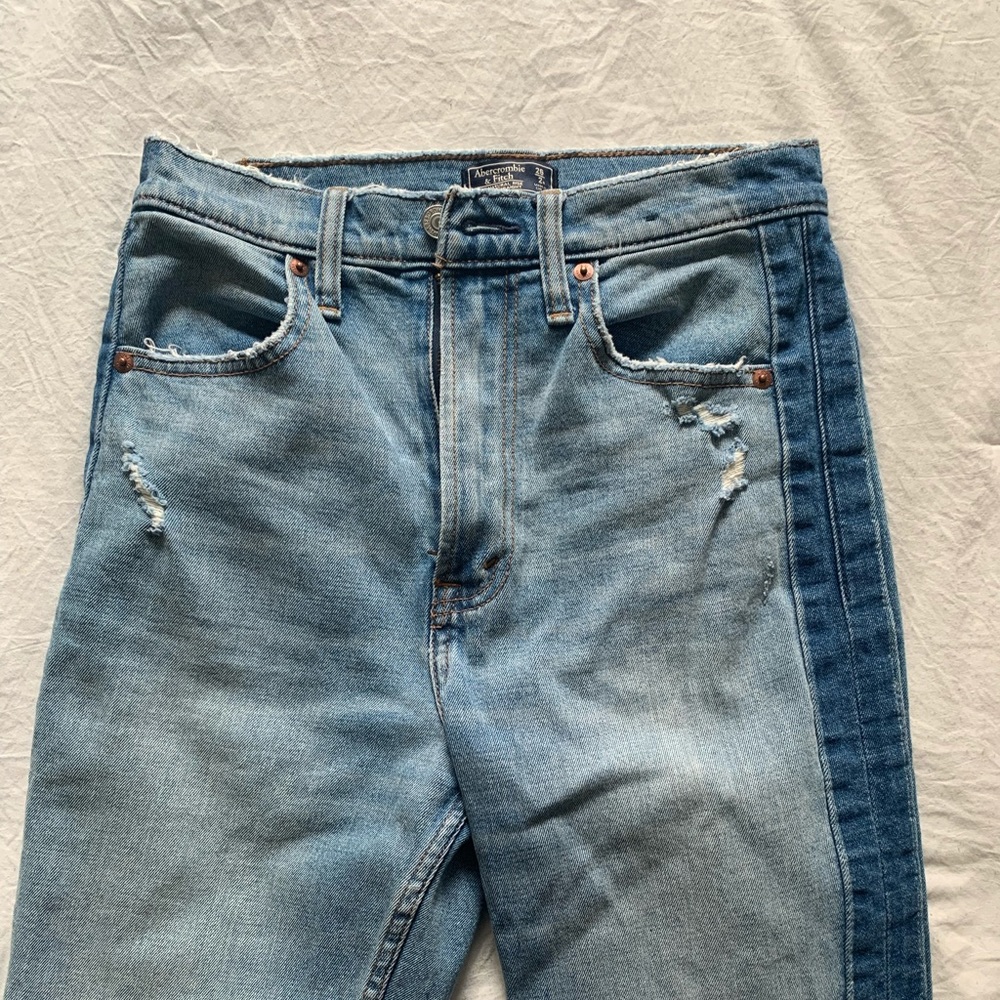 Side Detail Classic Jean